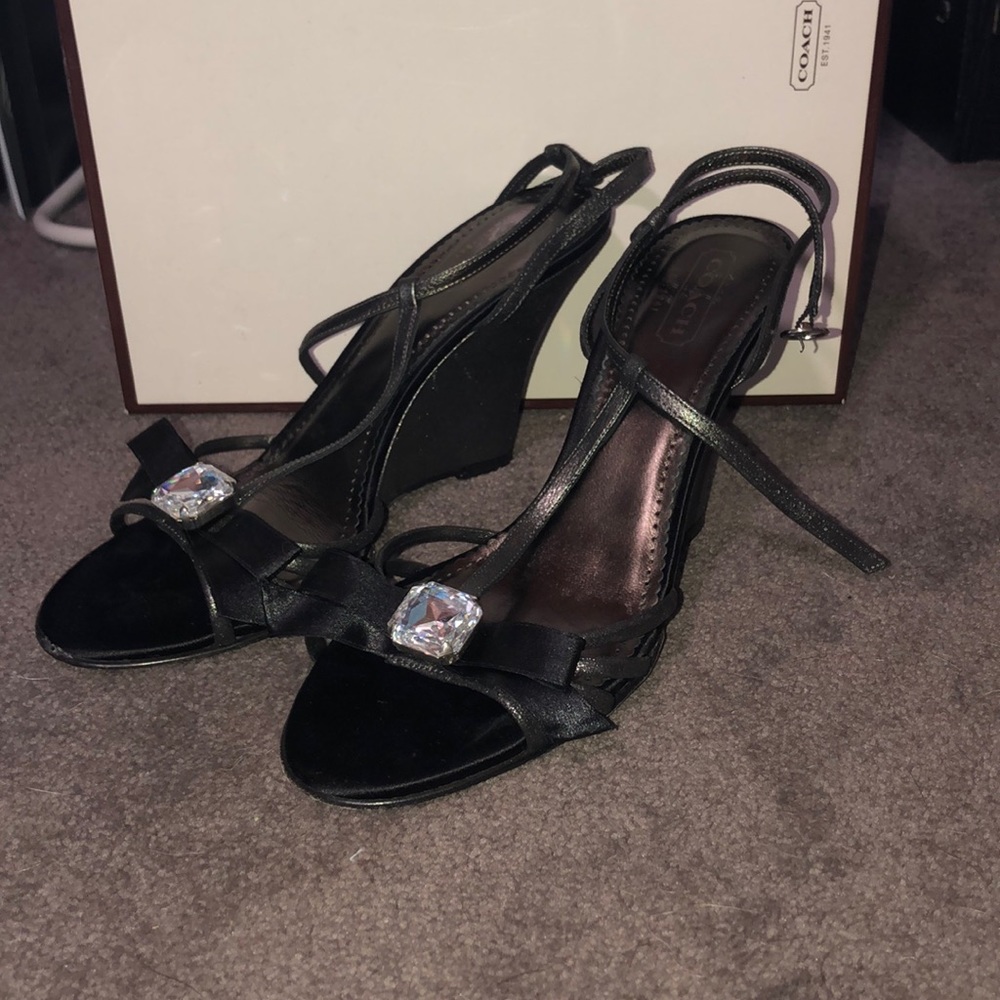 black strapped wedges